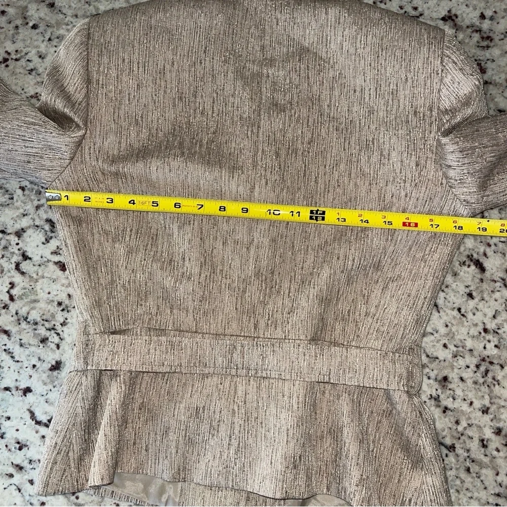 Tahari Arthur S Levine Size 6 Beige Tan Textured Belted Button Front Blazer EUC - Picture 12 of 12